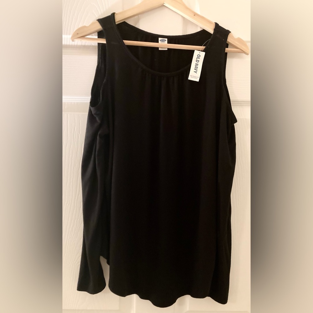 Old Navy black long sleeve shoulder cutout shirt size M. NWT